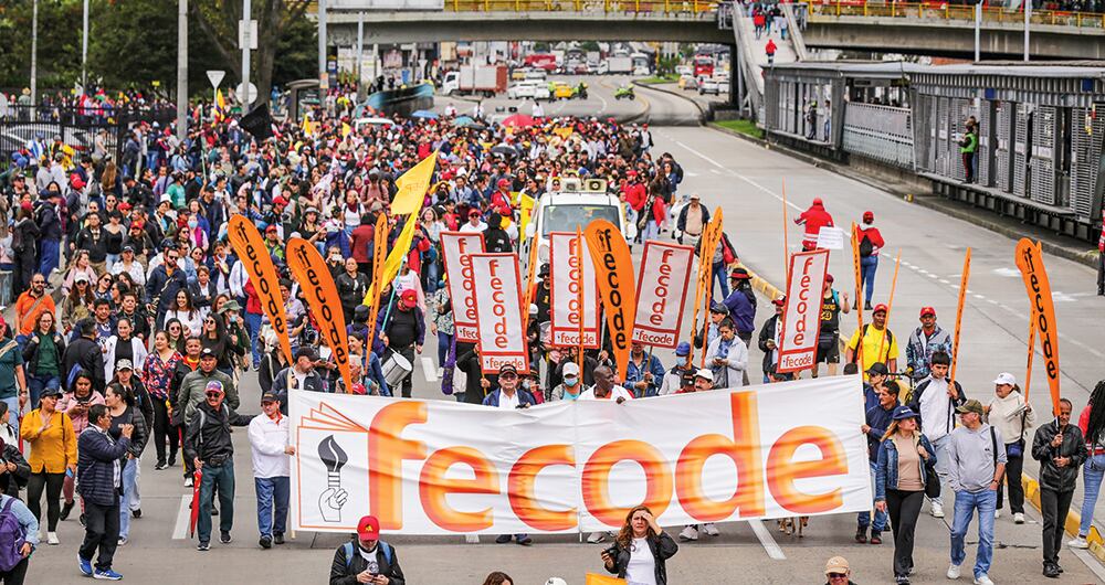 La Federación Colombiana de Trabajadores de la Educación (Fecode) está en paro indefinido. Les exige al Congreso y al Ministerio de Educación que modifiquen el proyecto de ley estatutaria de la educación.