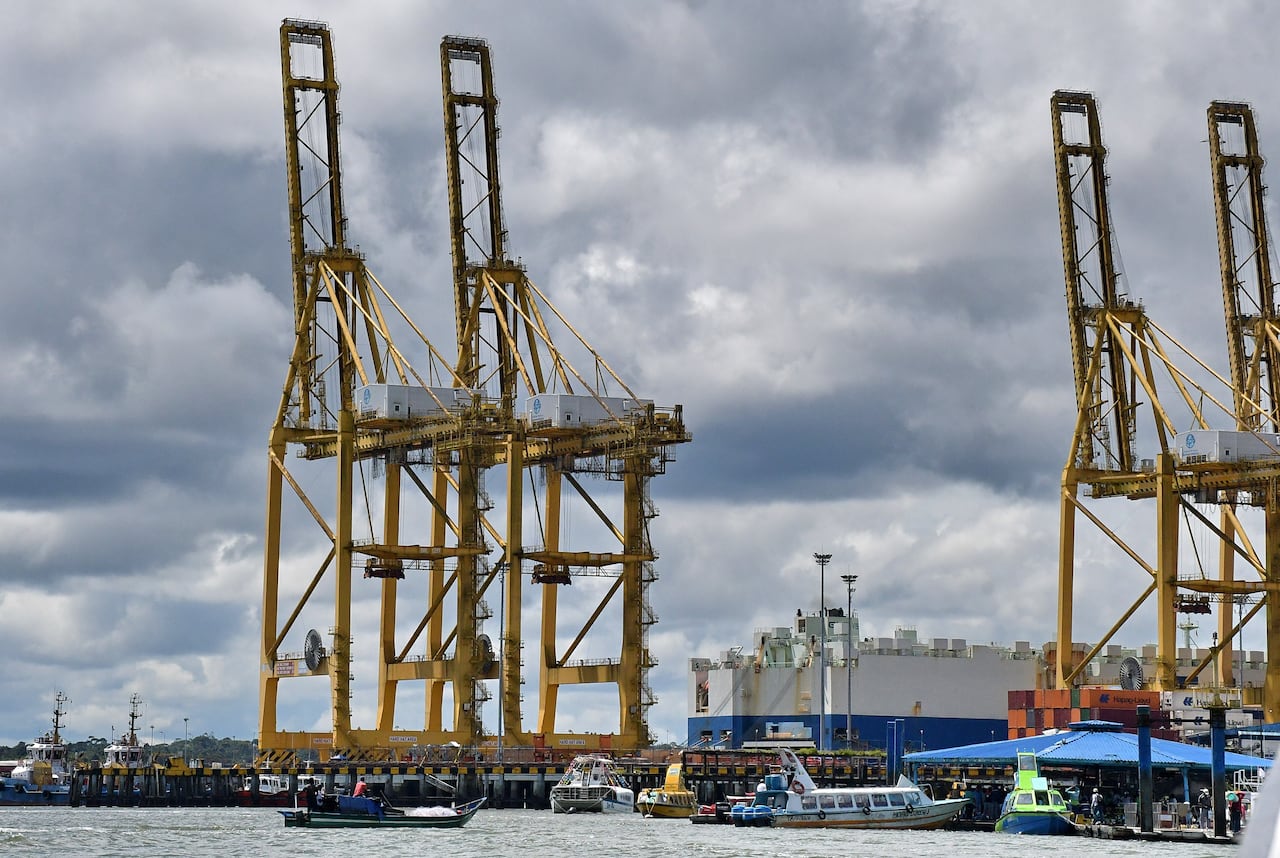 La Autoridad Nacional de Licencias Ambientales (ANLA) asumió el control ambiental del Muelle 13 en Buenaventura y ordenó su suspensión, con el fin de garantizar que la operación cumpla los requisitos de protección y control ambiental establecidos en la normativa vigente. Fotos Raúl Palacios / El País.