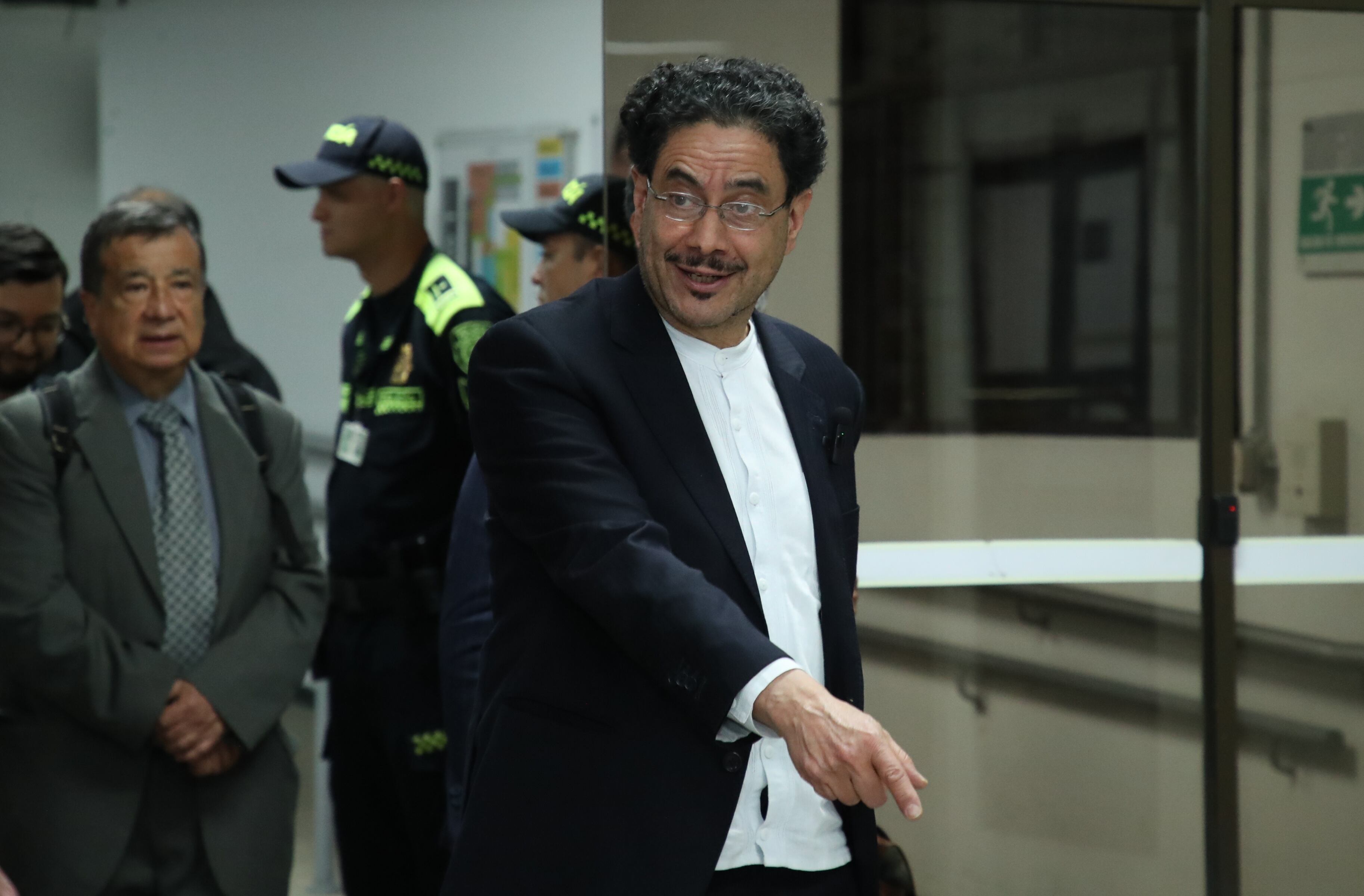 Iván Cepeda. Salida Juicio Álvaro Uribe Bogotá 28 jul