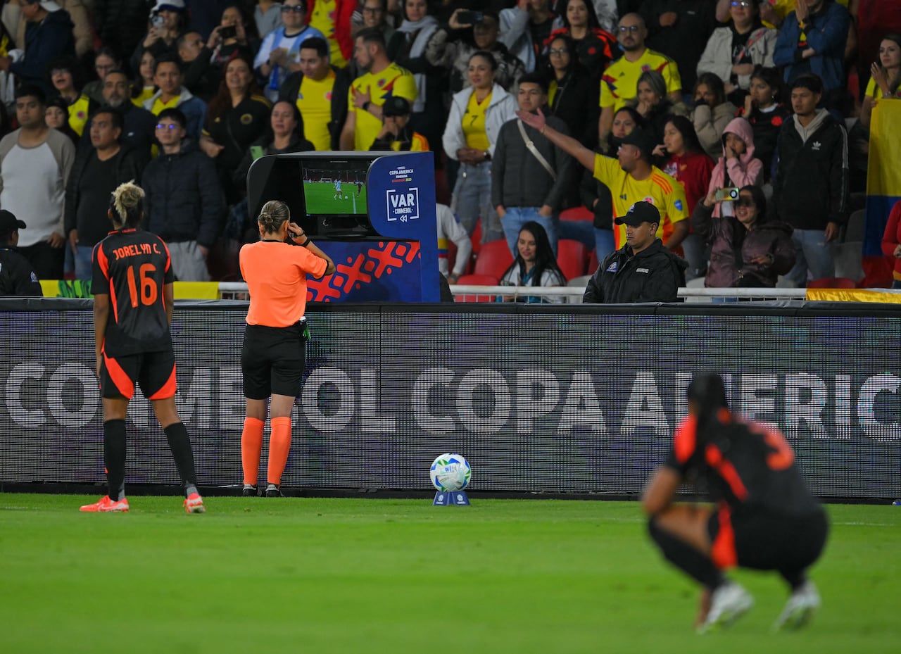 Macedonian referee Ivana Projkovska checks a possible penalty during the Women's Copa America 2025 semifinal football match between Argentina and Colombia at the Rodrigo Paz Delgado Stadium in Quito on July 28, 2025. (Photo by Rodrigo BUENDIA / AFP)
