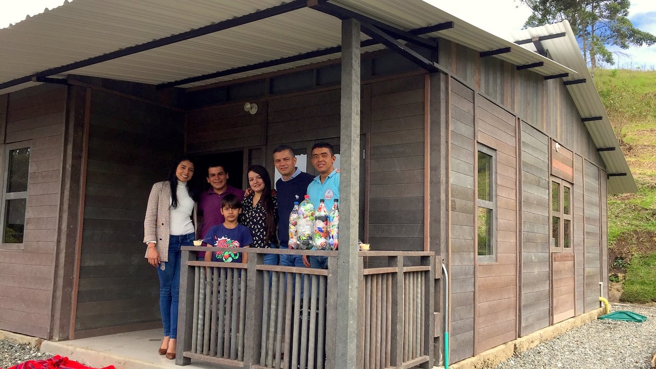 Emprendedores ganadores de convocatoria de Unilever.