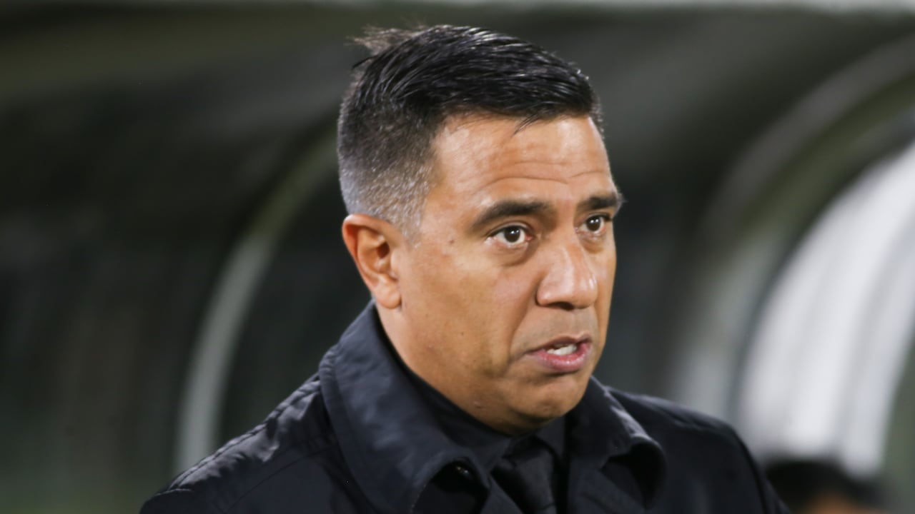 César Farías le contestó a SEMANA sobre el supuesto acuerdo y la polémica de su posible llegada a Santa Fe