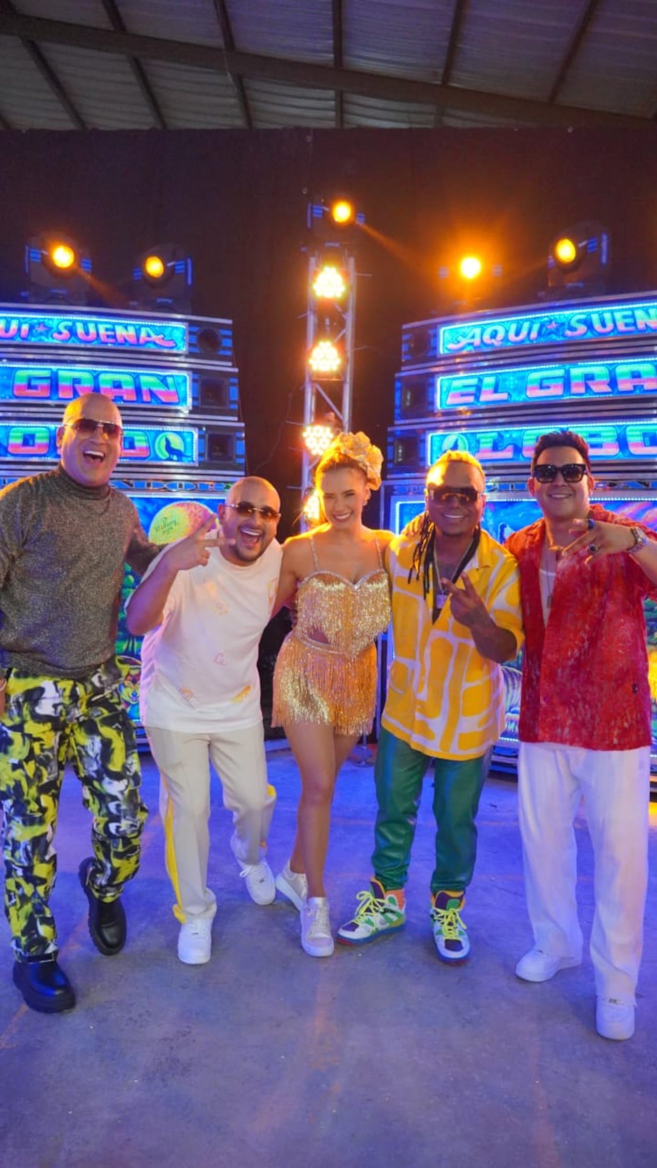 El video cuenta con la participación de los cantantes Fausto Chatella, Donny Caballero, Mr Black ‘El Presidente’