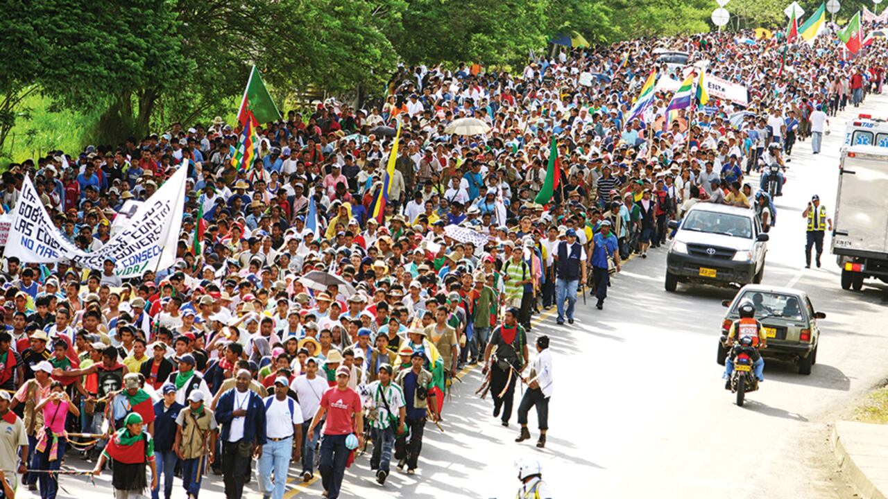 Desde el paro nacional de 2021, la guardia indígena ha ganado un protagonismo inusual en varias regiones del país, incluso en ciudades como Cali y Bogotá. En esta última realizaron actos casi a las puertas del Congreso mientras se debatían las reformas del Gobierno.