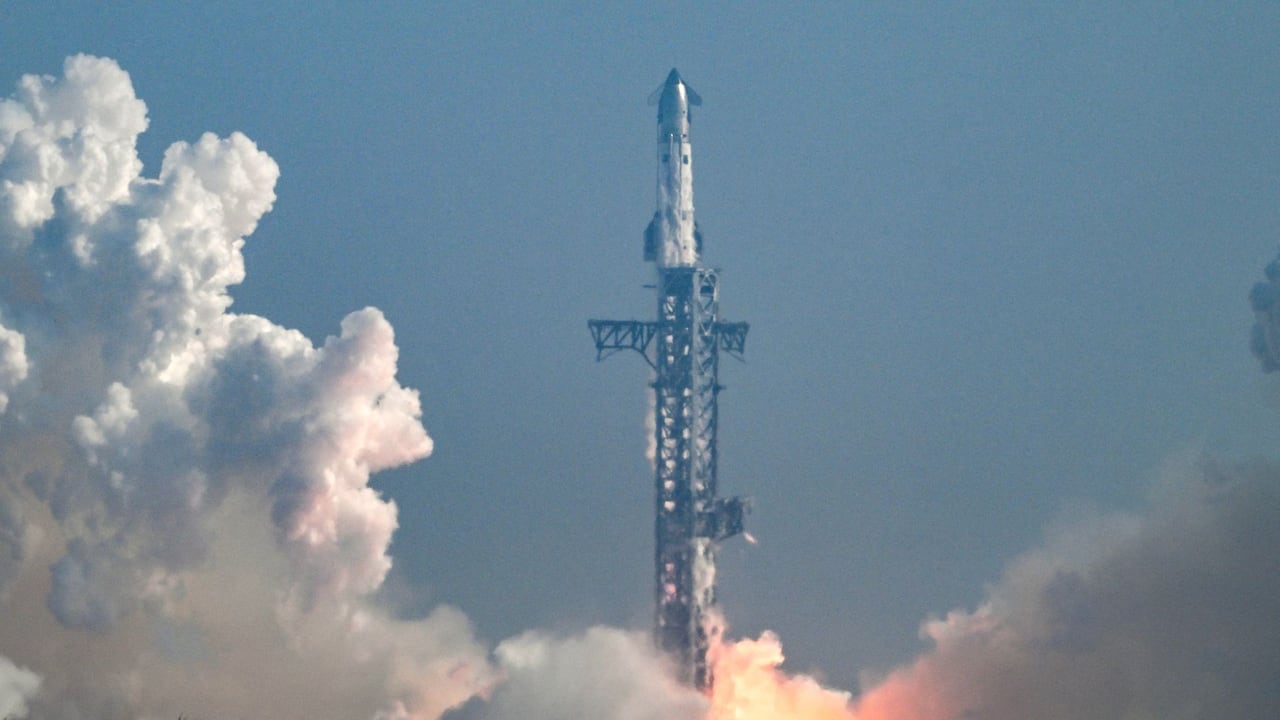 SpaceX celebra un nuevo avance de Starship tras un vuelo con contratiempos técnicos.