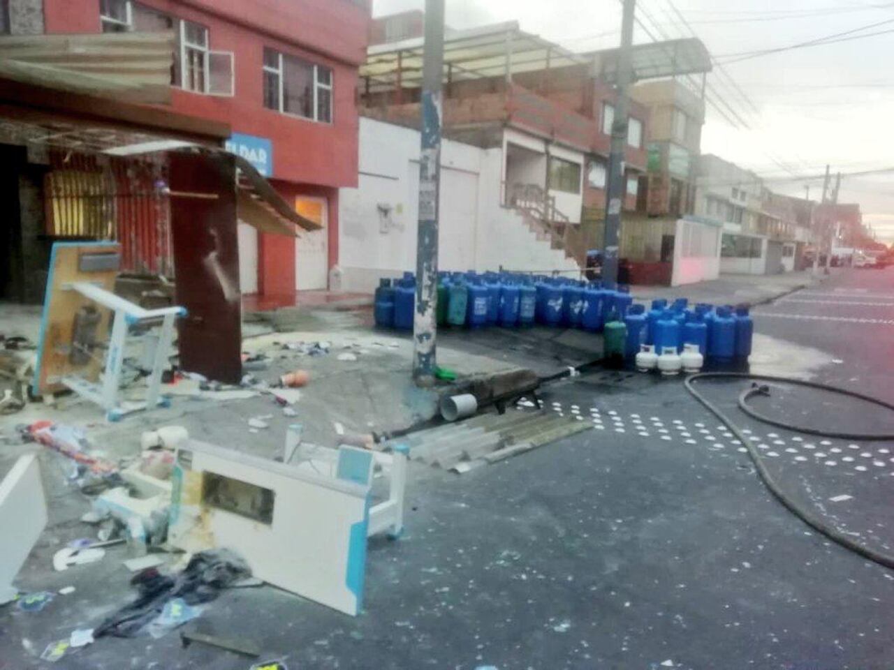 Fuerte explosión en un depósito de gas en Engativá.