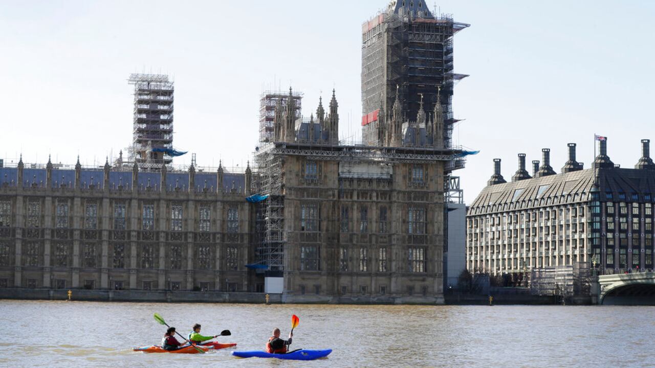 Lo último: Reino Unido sacará a Colombia de su lista roja de la covid-19. (AP Photo/Kirsty Wigglesworth)