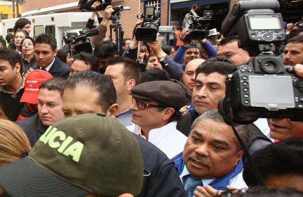Además de poner en operación el primer Centro de Atención Móvil a Drogodependientes (Camad), el Alcalde Mayor de Bogotá Gustavo Petro, adelantó un recorrido dentro de la calle del Bronx.