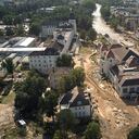 Los daños y los escombros de las inundaciones están cerca del río Ahr, incluso en el complejo de spa, el domingo 18 de julio de 2021, en Bad Neuenahr, Alemania. Foto: Thomas Frey / dpa vía AP.