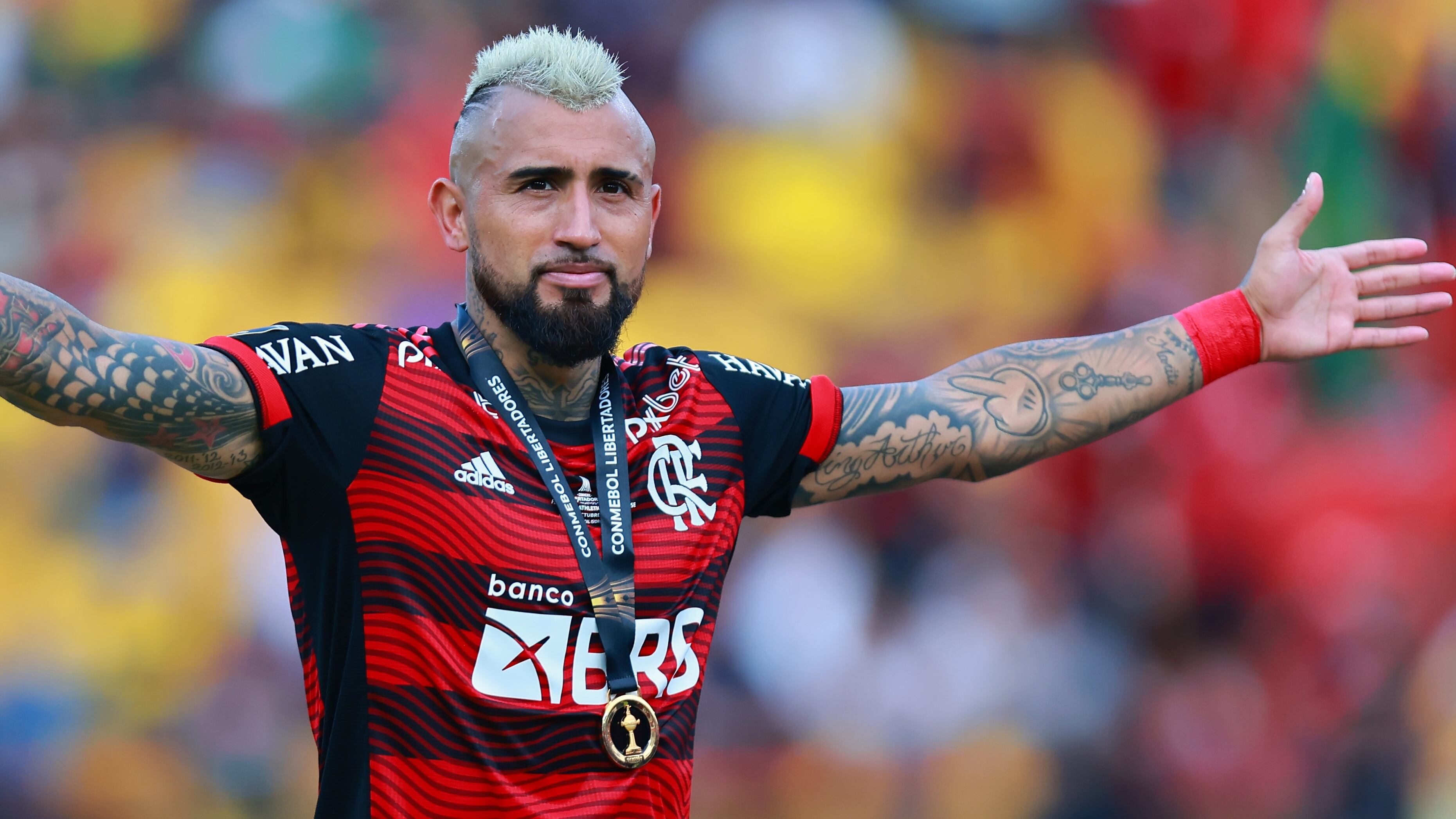 Arturo Vidal celebra el título de la Copa Libertadores 2022.