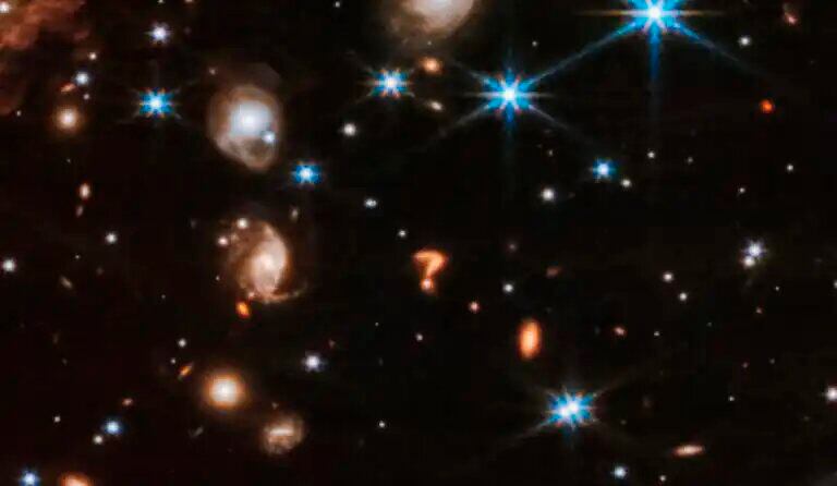 La extraña formación de un signo de interrogación en el espacio es el nuevo enigma que preocupa a los científicos.