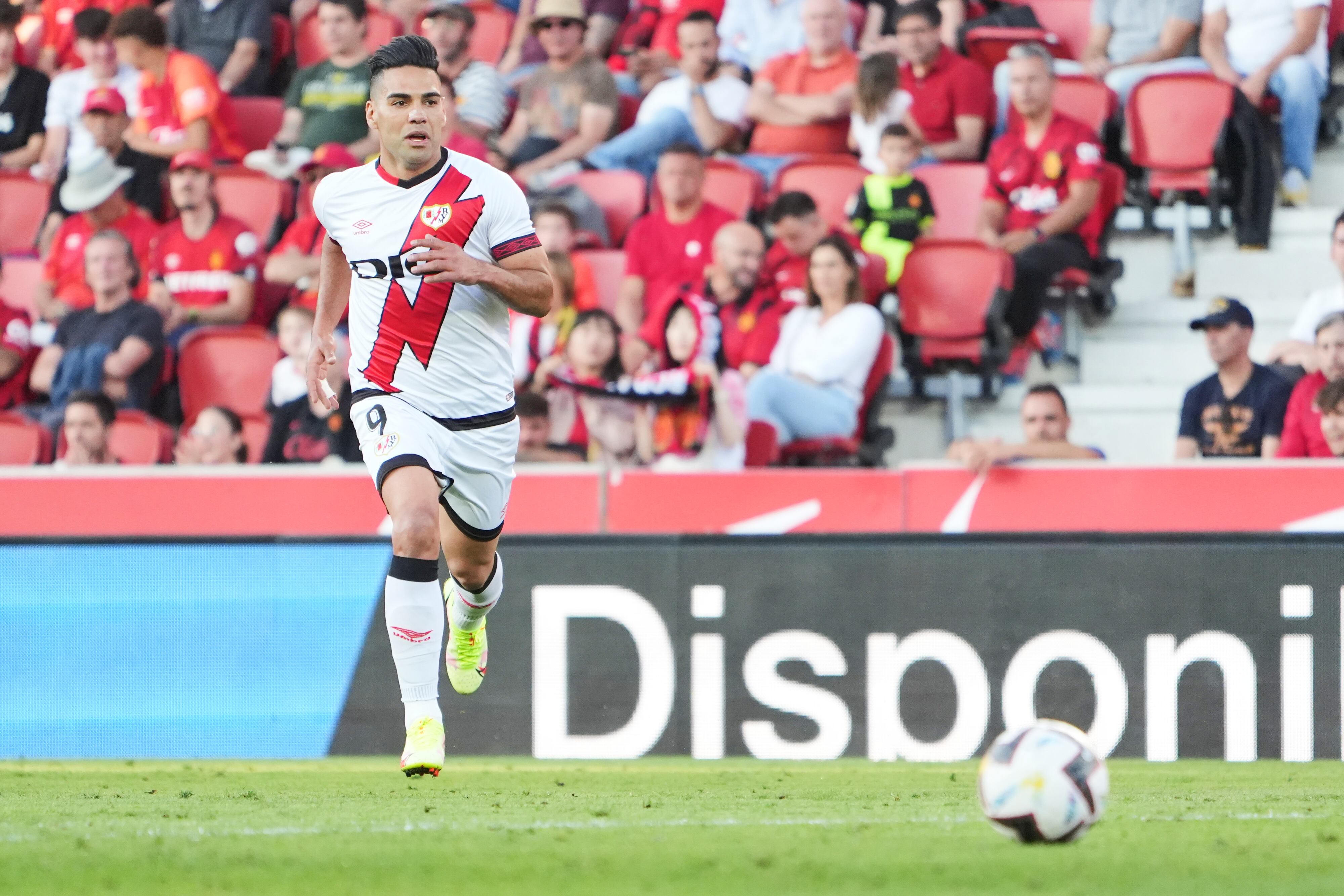 Radamel Falcao en un partido del Rayo Vallecano ante Mallorca por La Liga de España