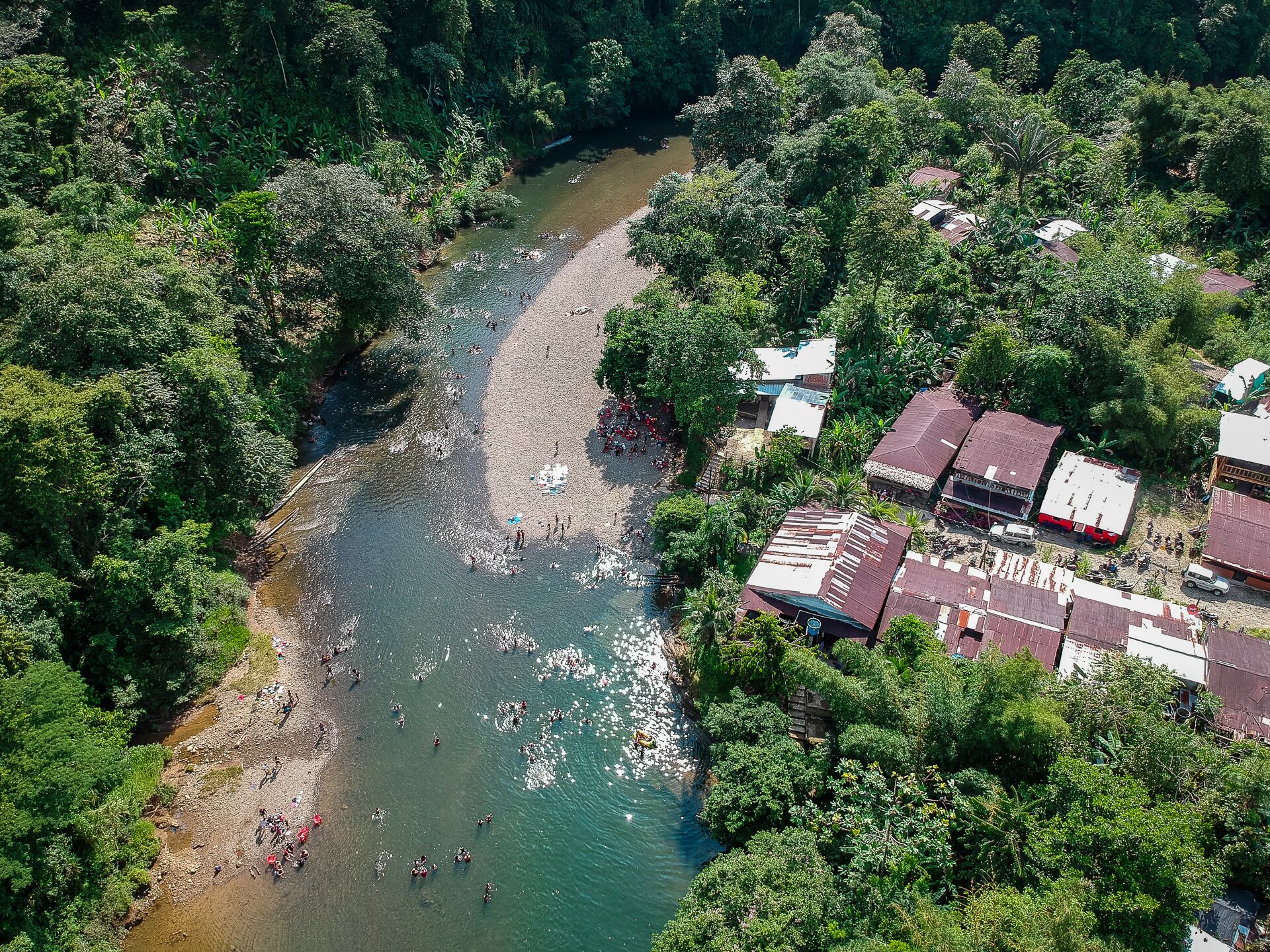 En esta región, que por años estuvo en medio de la violencia, el turismo se ha convertido en una forma de repensar el territorio. Pero la salud pública se ve afectada por las basuras.