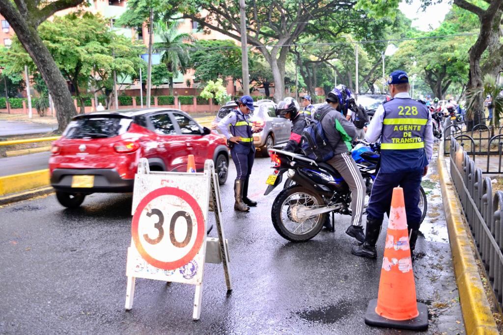 Agentes de tránsito en Cali.