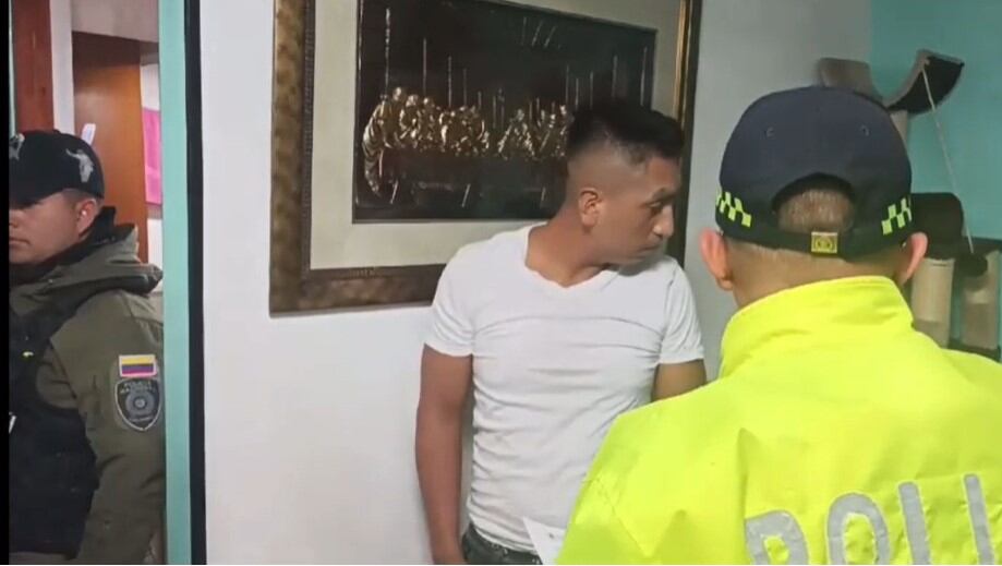 Cabecilla de una banda de estafadores en Bogotá fue capturado en bóxer y con mascarilla