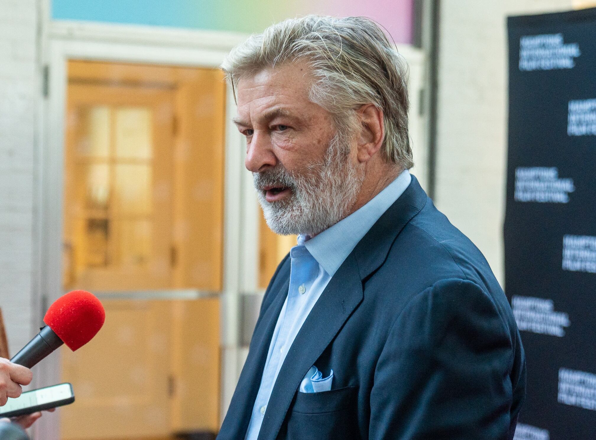 Alec Baldwin, actor estadounidense, indicó vía Twitter que ya está en contacto con la familia de Halyna Hutchins.