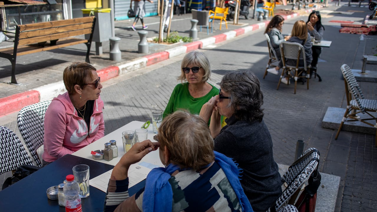 Coronavirus: Israel regresa a la normalidad, reabre universidades, restaurantes y bares