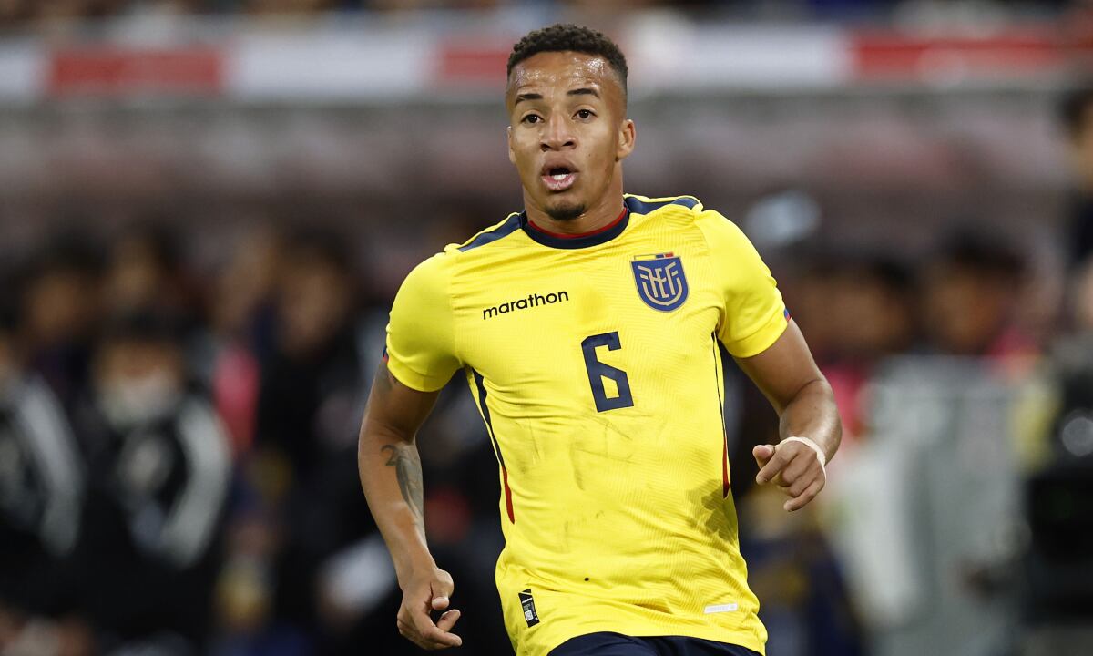 DUSSELDORF - Byron Castillo of Ecuador during the international friendly match between Japan and Ecuador at the Dusseldorf Arena on September 27, 2022 in Dusseldorf, Germany. ANP | Dutch Height | Maurice van Steen (Photo by Getty Images/ANP)