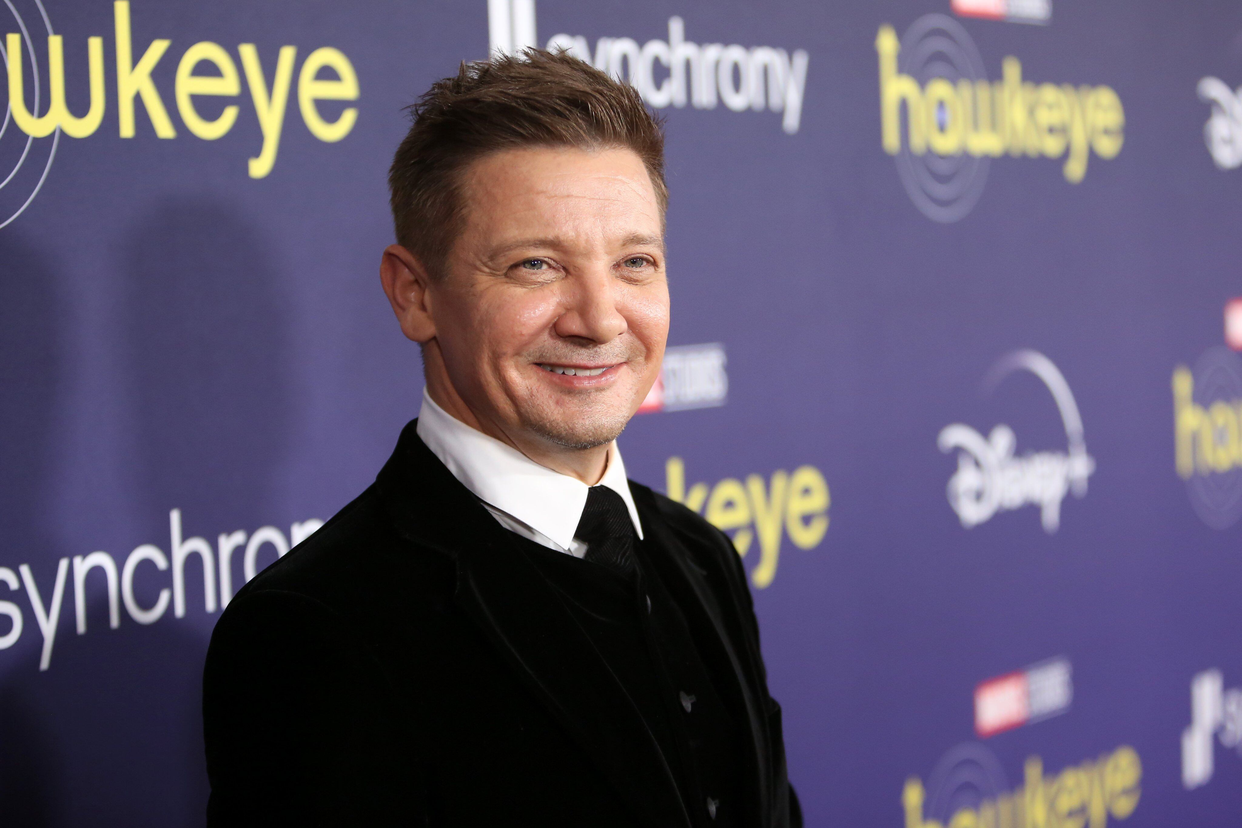 Clint Barton (Jeremy Renner)