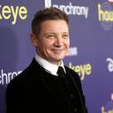 Clint Barton (Jeremy Renner)