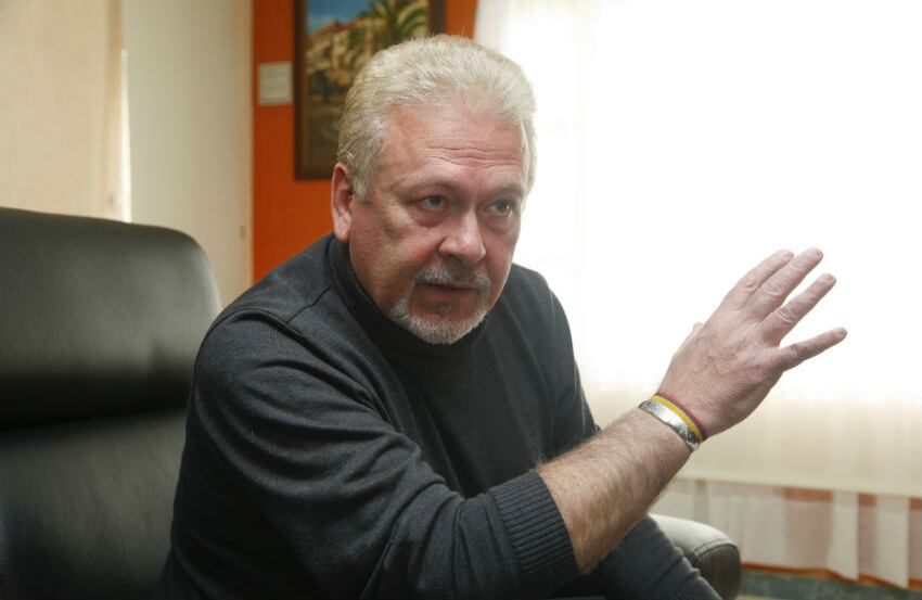 El artista recibió a Semana.com en su casa en La Calera, donde reside durante la semana para encontrar la tranquilidad que no encuentra en Bogotá.