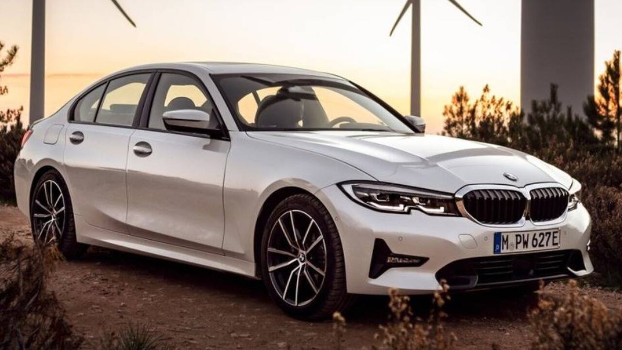 El tren motor del sedán 330e aumenta la eficiencia y mejora la experiencia al volante.