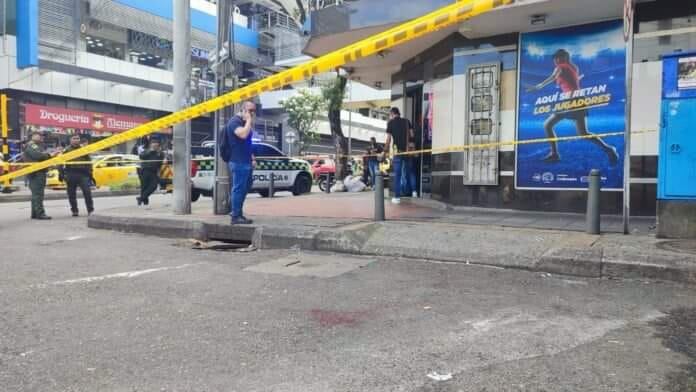 La víctima recibió un disparo en el pecho.