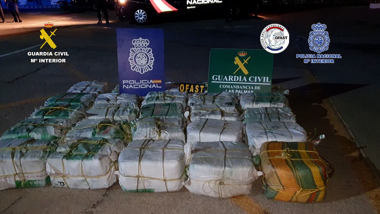 La Guardia Civil en apoyo de la Policía española incautaron narcóticos que pretendían ingresar por la costa hasta ser distribuida en Francia.