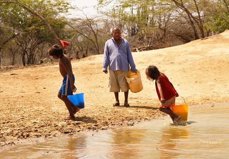 Manaure es una región donde confluye la disponibilidad de recursos naturales, como los que provienen de las salidas; pero también habita la pobreza.