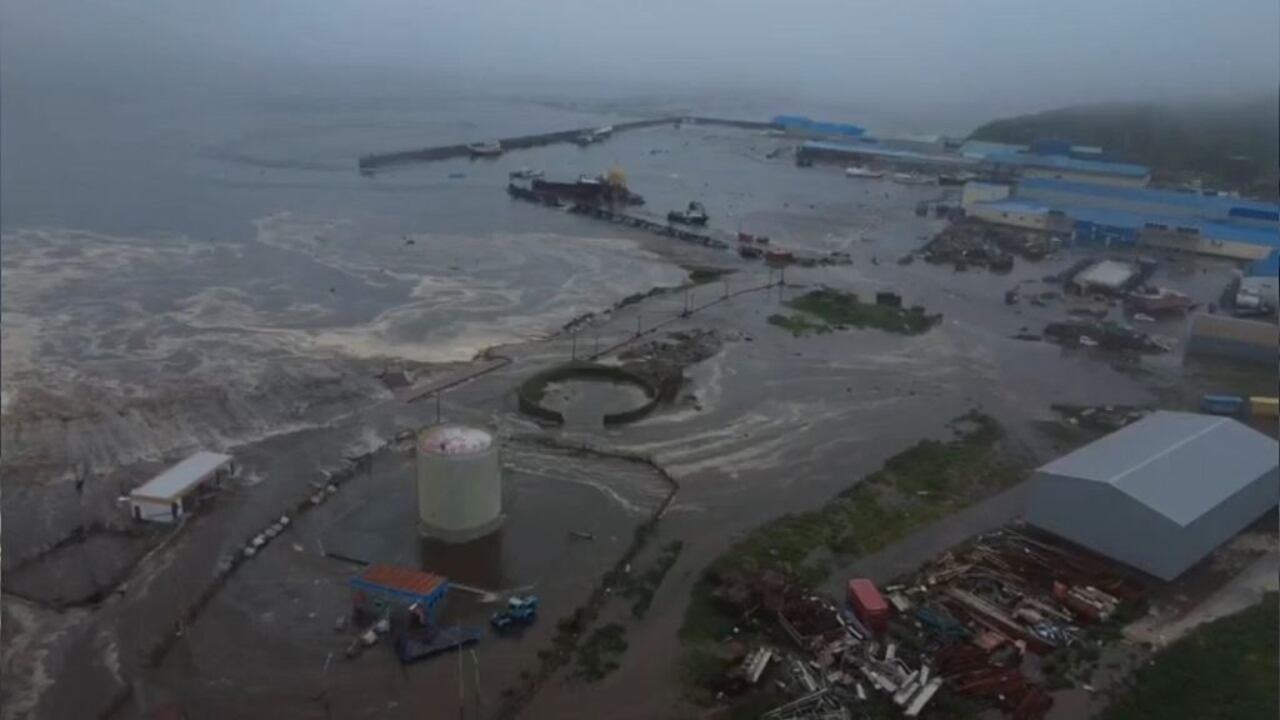 Vista aérea de la ciudad de Severo-Kurilsk, en Rusia, inundada debido al tsunami provocado por el terremoto de magnitud 8,8 que azotó la península rusa de Kamchatka, el 30 de julio de 2025