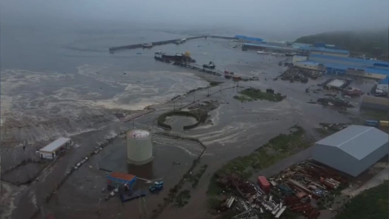 Vista aérea de la ciudad de Severo-Kurilsk, en Rusia, inundada debido al tsunami provocado por el terremoto de magnitud 8,8 que azotó la península rusa de Kamchatka, el 30 de julio de 2025