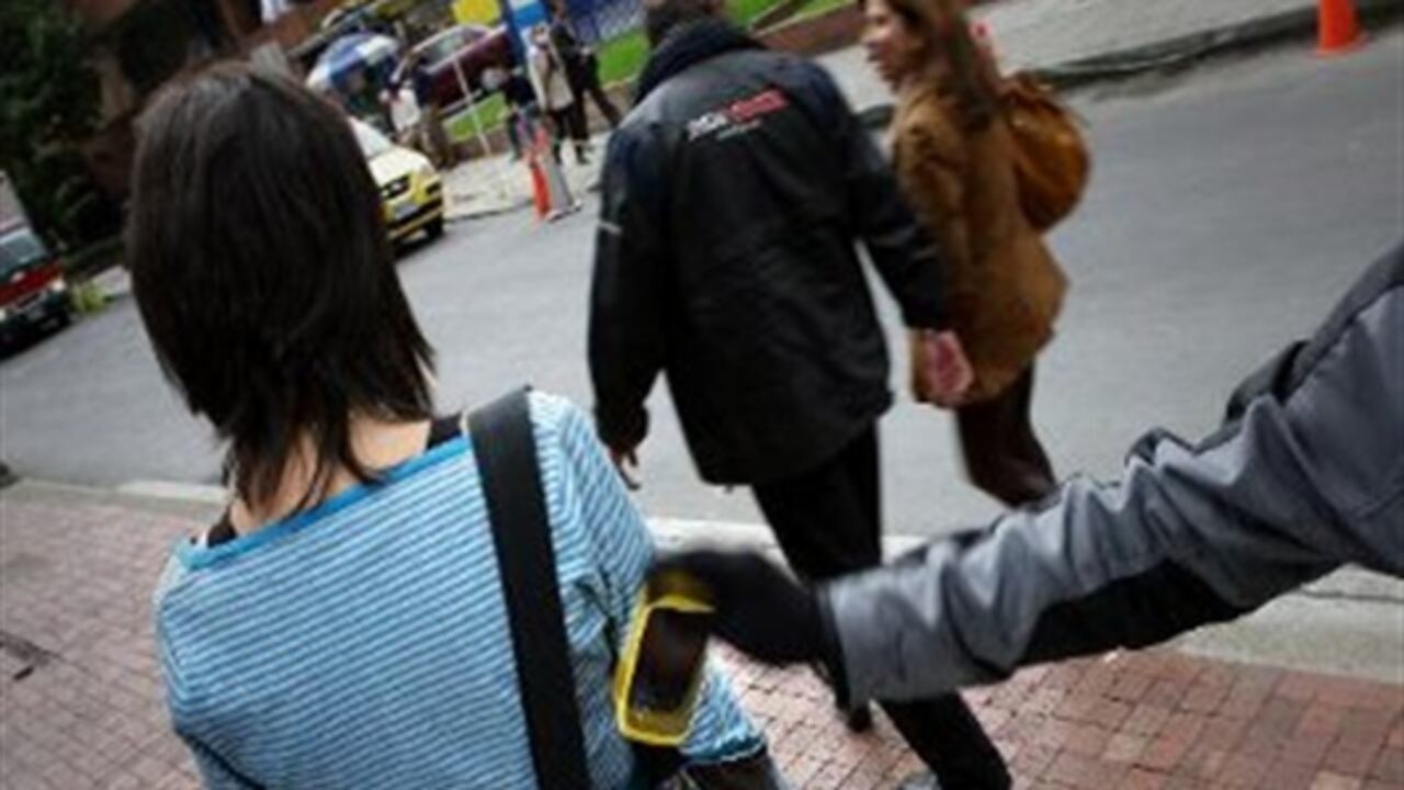 El hecho se presentó en el barrio La Independencia, cuando un hombre huía de un grupo de personas que lo perseguía por supuestamente hurtar un celular.