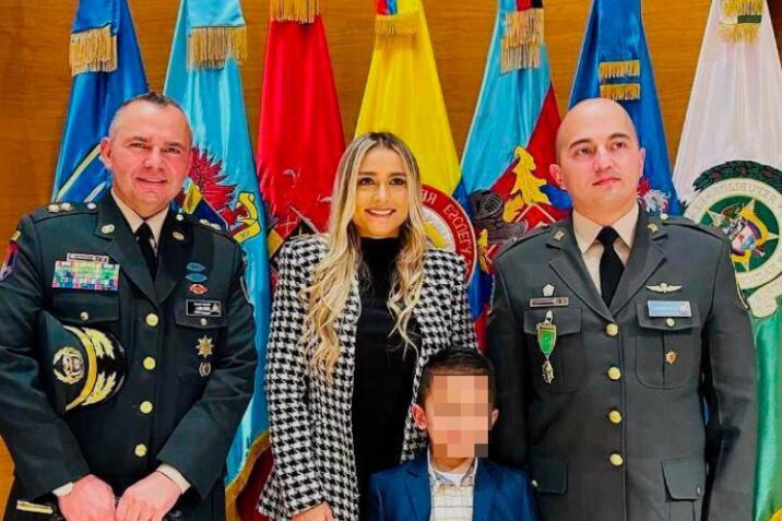 El general Javier Ayala junto a el mayor Peñuela y su familia