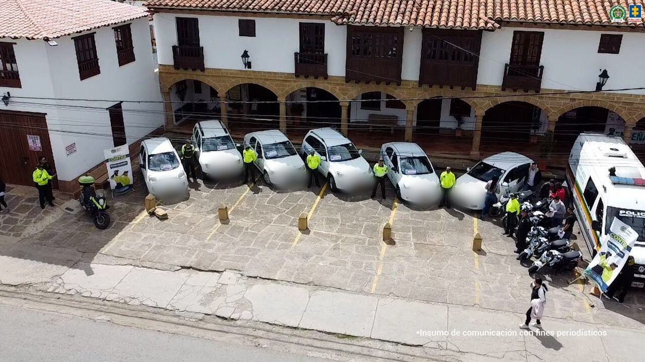 Fueron incautados 13 vehículos de esta academia de conducción que tramitaba licencias sin cumplimiento de requisitos: