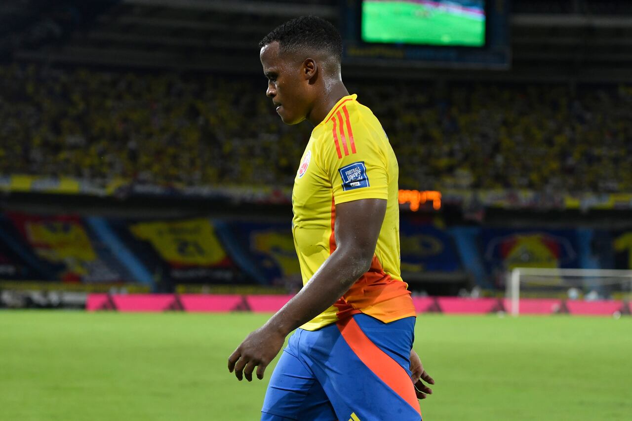 BARRANQUILLA, COLOMBIA - NOVEMBER 19: Jhon Arias of Colombia looks dejected after the South American FIFA World Cup 2026 Qualifier match between Colombia and Ecuador at Roberto Melendez Metropolitan Stadium on November 19, 2024 in Barranquilla, Colombia. (Photo by Gabriel Aponte/Getty Images)