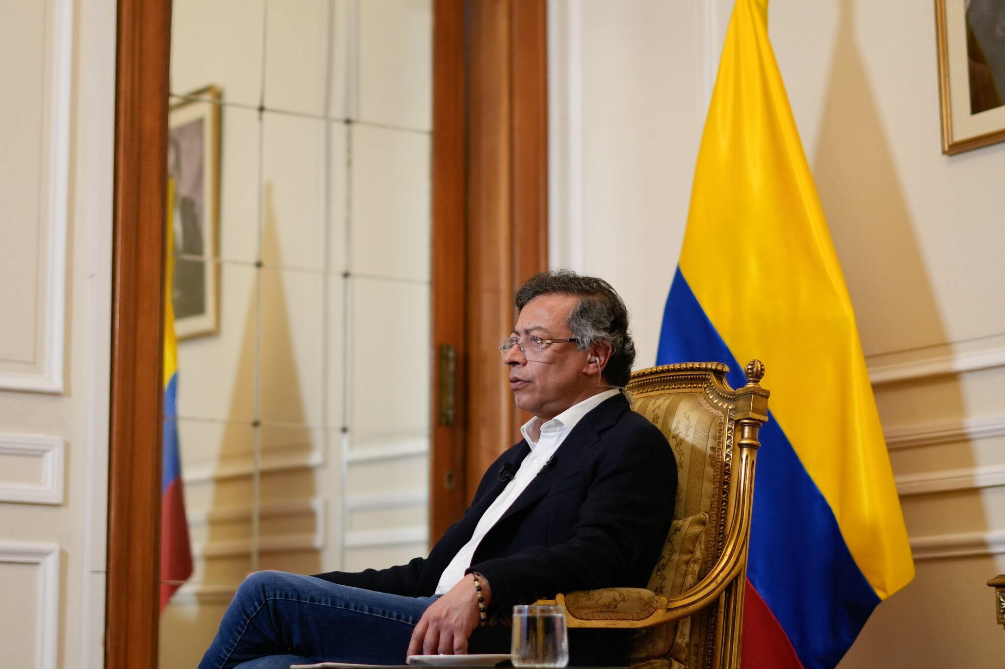 El presidente Gustavo Petro durante la entrevista con Al Jazeera desde El Cairo, Egipto.