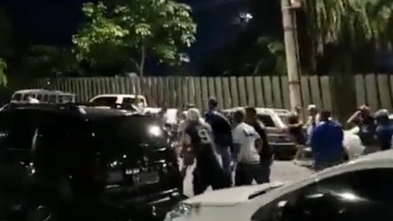 Hinchas de Millonarios se enfrentaron con seguidores de Mineiro.