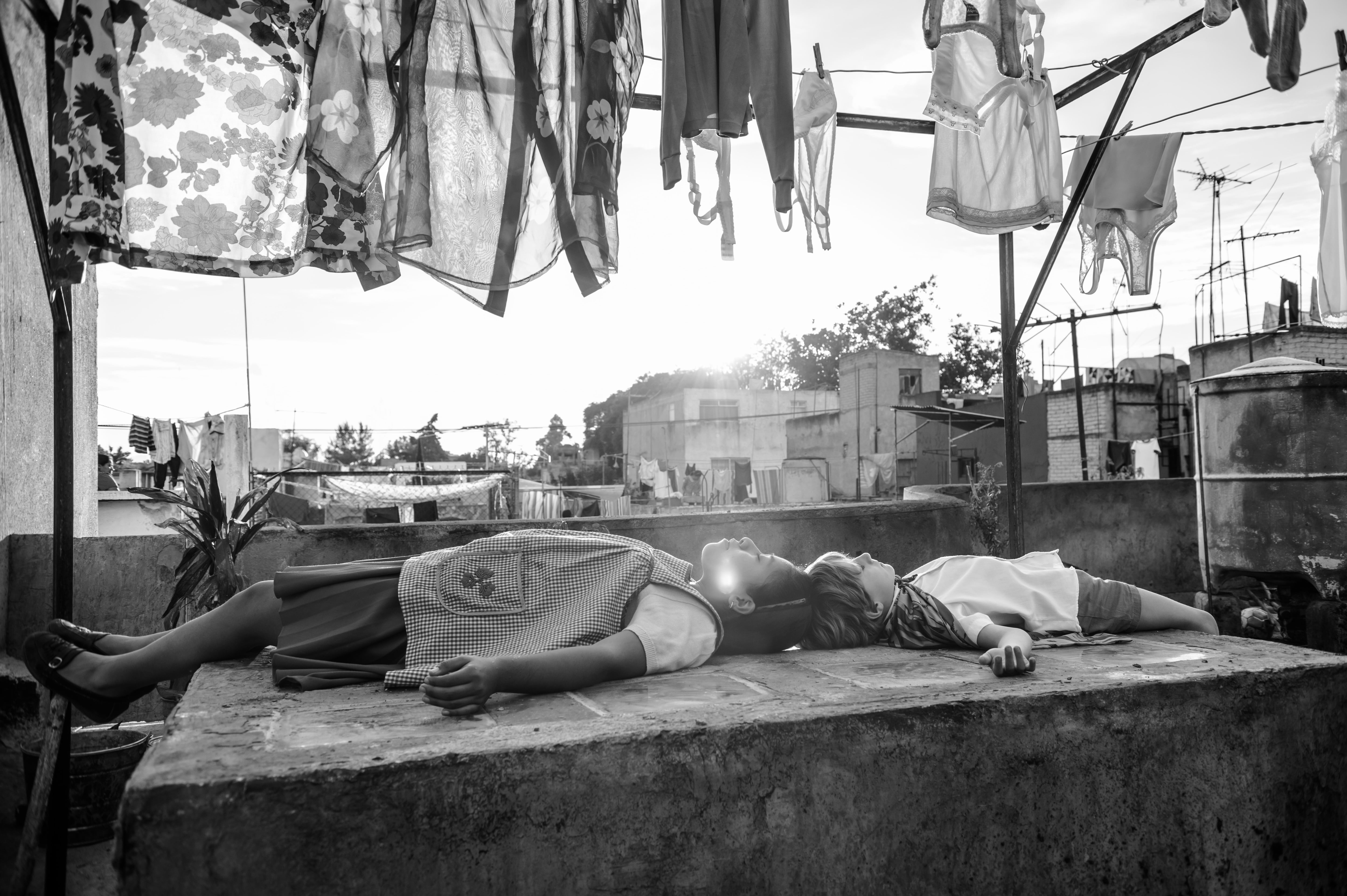 La película Roma, dirigida por Alfonso Cuarón, ganó tres Óscar en 2019. mejor director, mejor fotografía y mejor película de habla no inglesa, y estuvo nominada en categorías clave como mejor película, mejor actriz y mejor actriz de reparto.