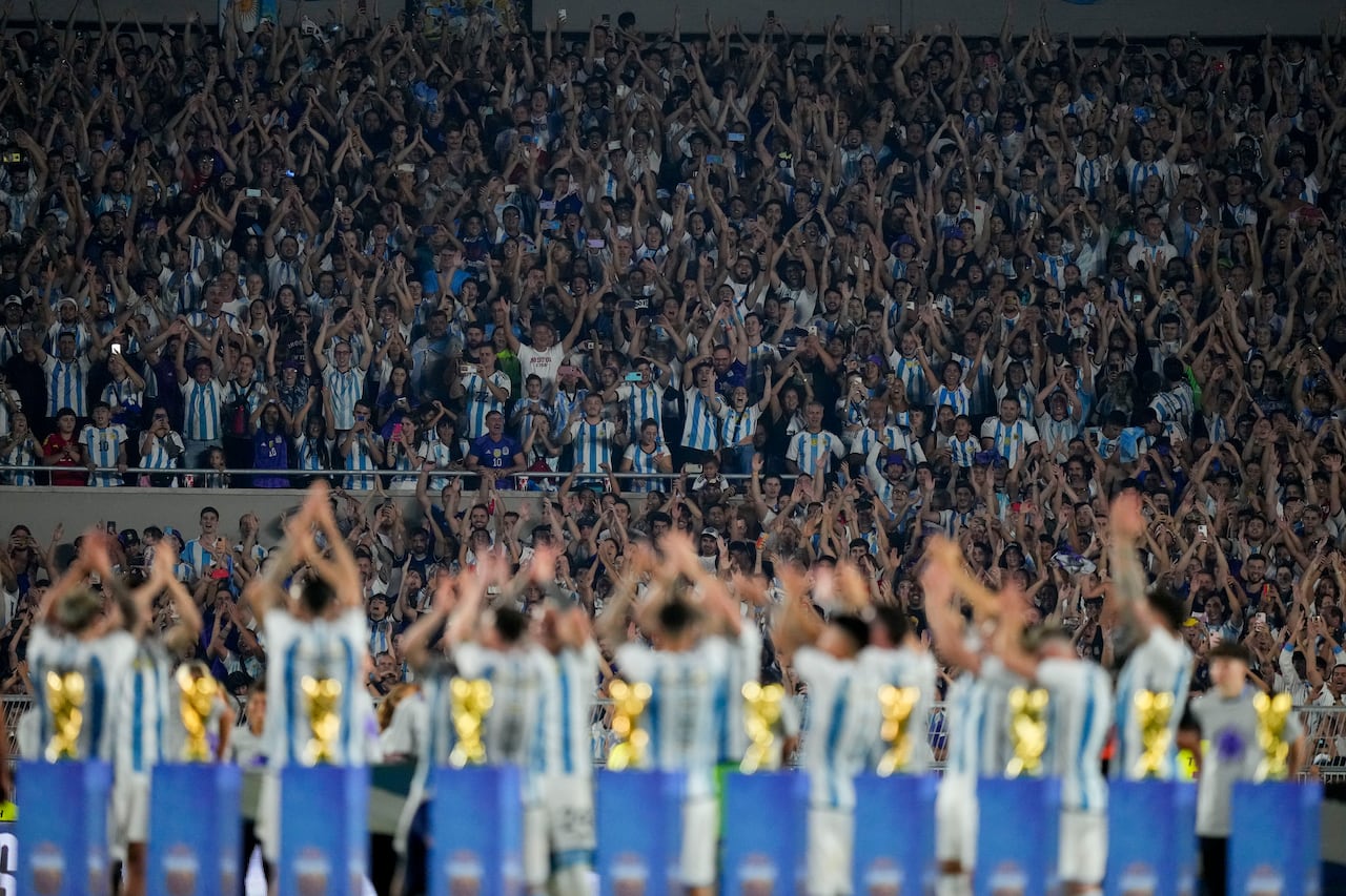 Fans cheer to Argentina's players during a ceremony to celebrate winning the FIFA 2022 World Cup after an international friendly soccer match against Panama in Buenos Aires, Argentina, Thursday, March 23, 2023. (AP Photo/Natacha Pisarenko)