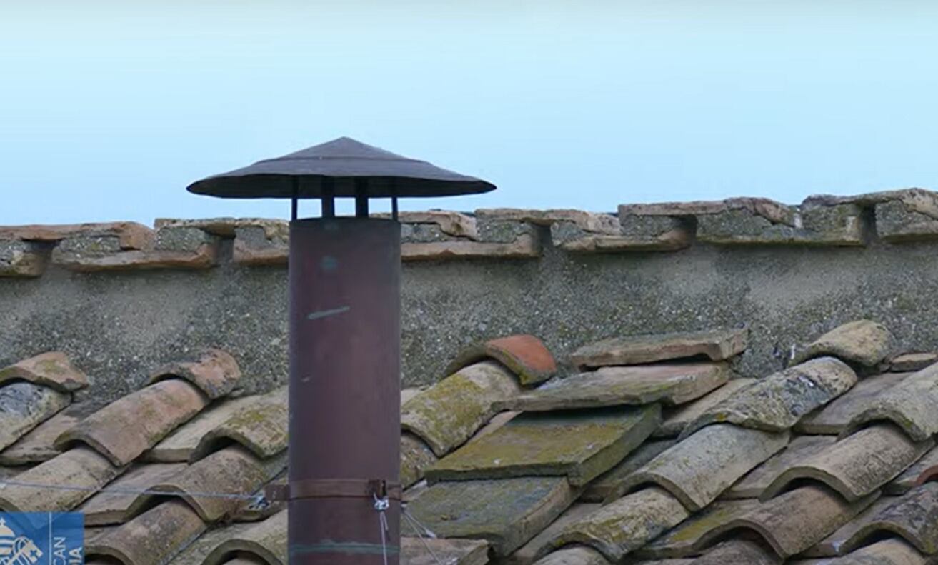 Desde este lugar se anunciará ala mundo si hay humo negro o humo blanco, de acuerdo a lo que voten los cardenales si hay o no papa. Foto: Vatican News