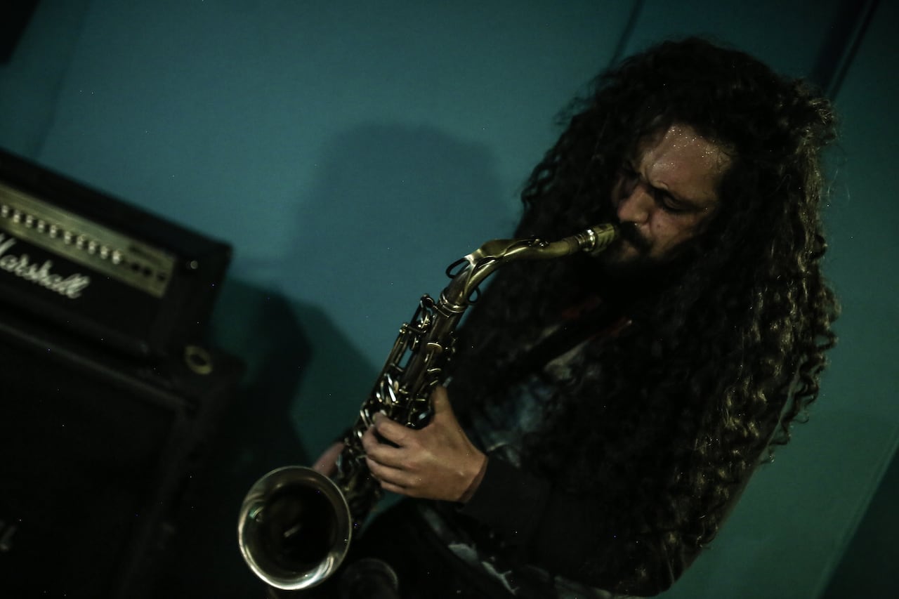 Postales de un ensayo de BUHA 2030, un día de marzo, mientras preparan su concierto en el Festival Estéreo Picnic...