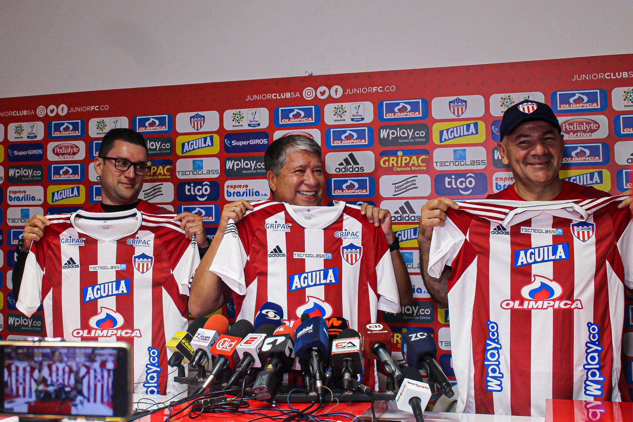 'Bolillo' Gómez en su presentación con Junior de Barranquilla.