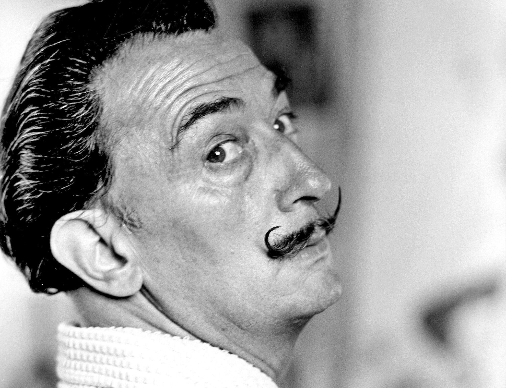 El pinto español Salvador Dalí.