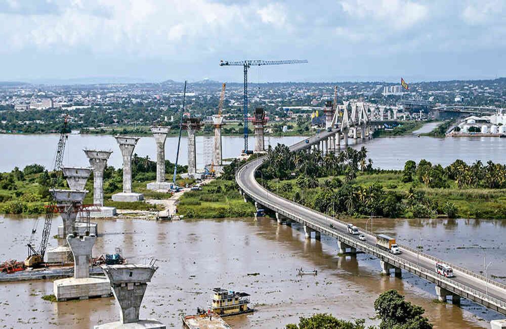 Concesión Pacífico 3. En construcción: dos túneles y 146 kilómetros de vía concesionada en los departamentos de Antioquia, Risaralda y Caldas. Actualmente genera 5.600 empleos. Inversión: 1,9 billones de pesos. Beneficio: será una nueva alternativa para salir al puerto de Buenaventura desde las ciudades más importantes del occidente del país. De hecho, se reducirán los tiempos de viaje entre Manizales y La Pintada, y desde La Virginia hacia Medellín. Terminación de obra: 2020.