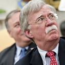 John Bolton en una de las reuniones que tenía con Donald Trump cuando pertenecía a ese gobierno estadounidense
