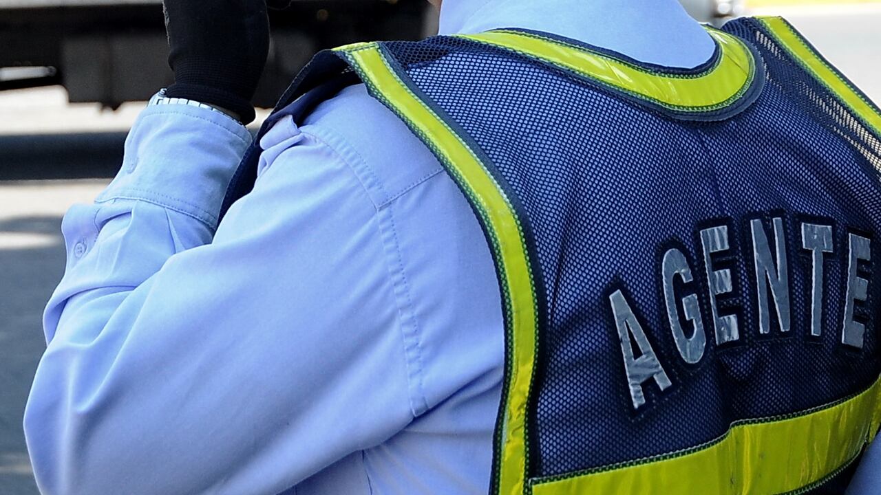 Agente de tránsito en Cali (Imagen de referencia).