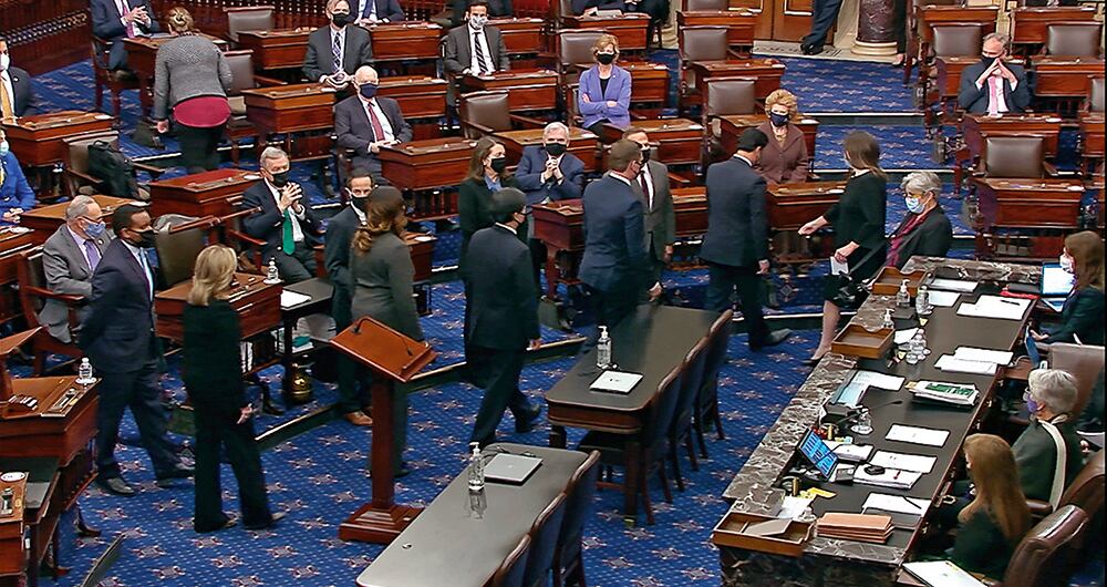 El juicio comenzará en el Senado el 9 de febrero. Los demócratas presionan para que Trump testifique.