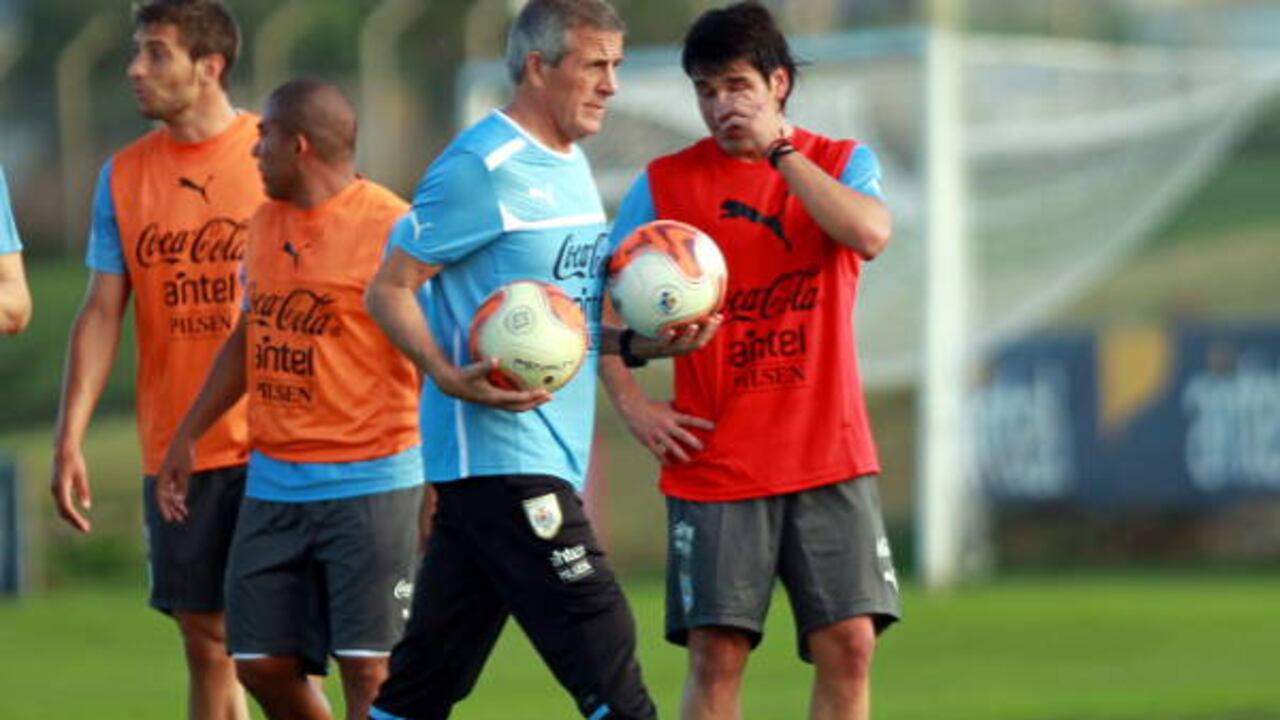 El maestro Óscar Washington Tabárez, técnico de Uruguay, tendrá un reto añadido: ganarle a Venezuela, que hace ocho años no conoce derrota contra los charrúas.