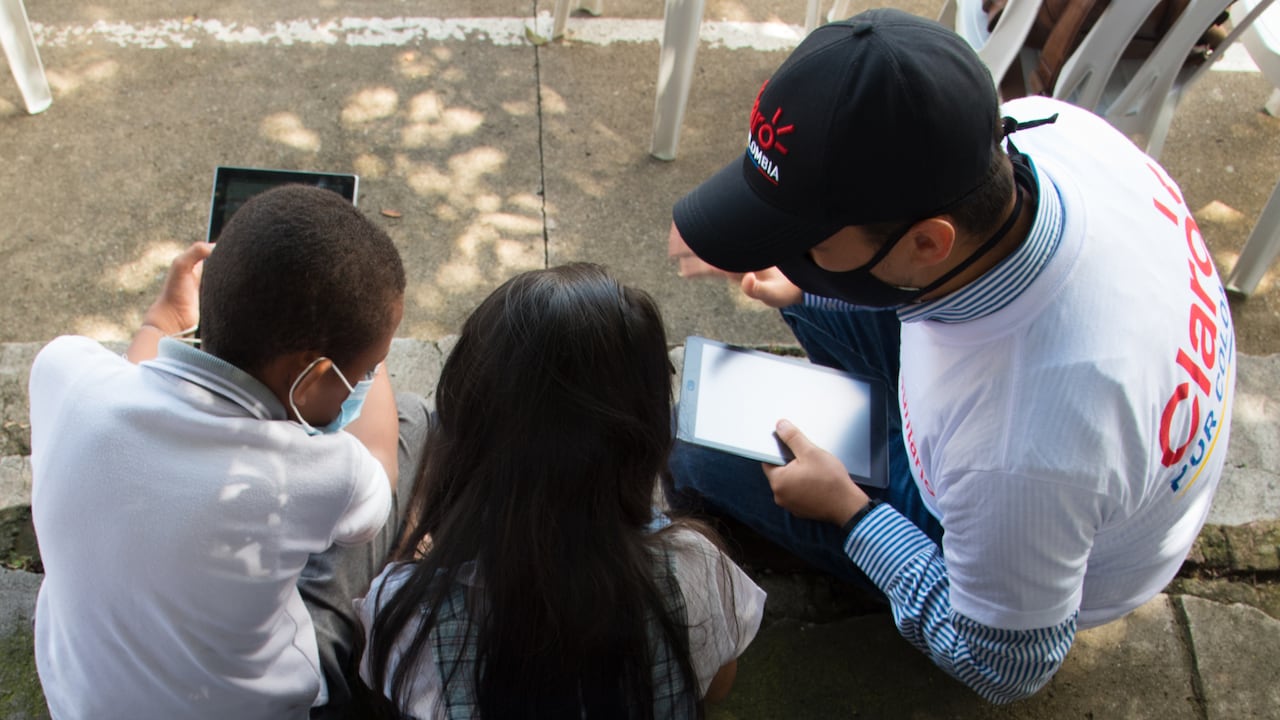 Santander es uno de los departamentos favorecidos con el proyecto Escuelas Conectadas de Claro por Colombia