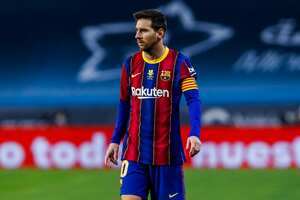 El argentino Lionel Messi, del Barcelona, disputa la final de la Supercopa ante el Athletic de Bilbao, el domingo 17 de enero de 2021 (AP Foto/Miguel Morenatti)